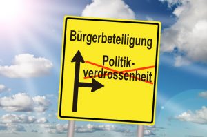 Bild: Verkehrsschild - Zeichen geradeaus: "Bürgerbeteiligung" - Abbiegung nach rechts - Text rot durchkreuzt: Politikverdrossenheit