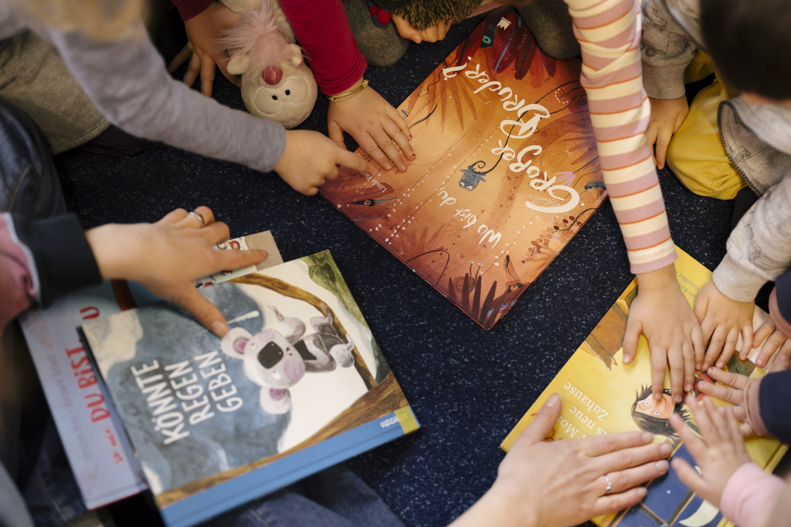 Neues Pilotprojekt bei LeseWelten: „Inklusive LeseWelten – Ehrenamtliches Vorlesen an Förderschulen schafft Begegnungsgeschichten“
