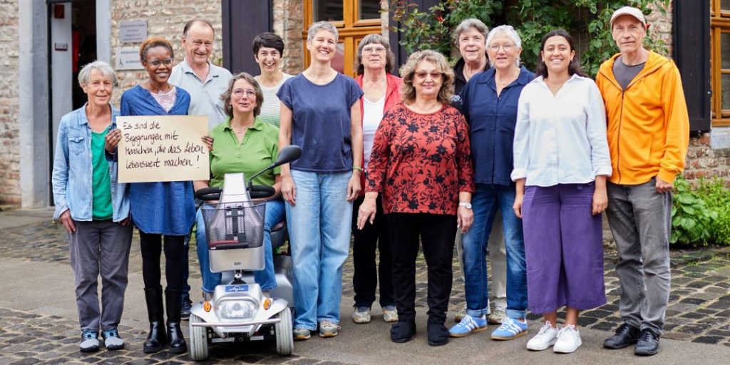 Freiwillige in den Besuchsdiensten für Menschen mit Demenz